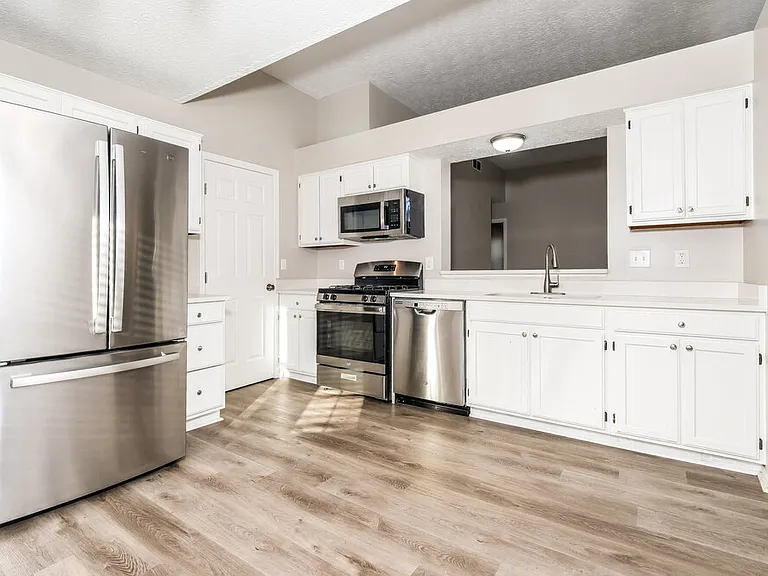 1724 Gardenstone Dr — Photo 7