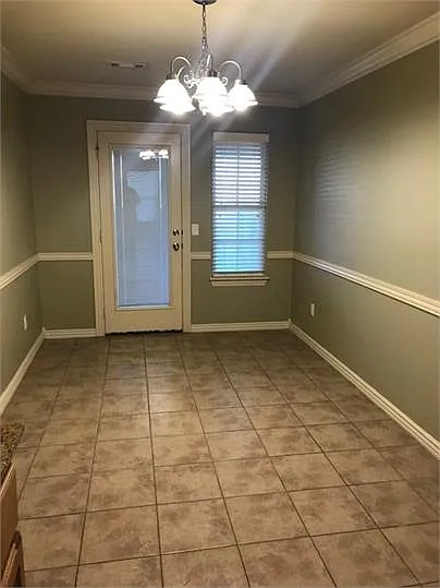 824 Oakwood Ct — Photo 10