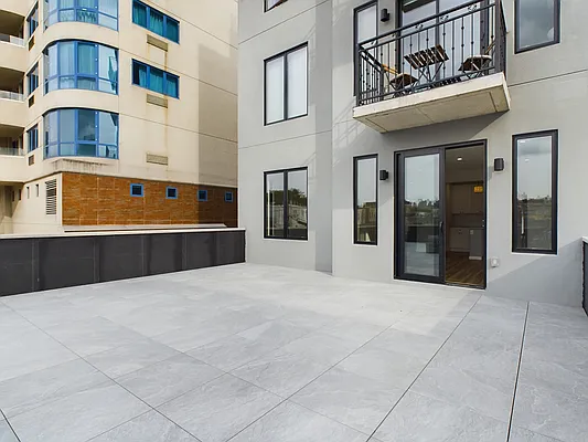 Rented by Bouklis Group | media 17