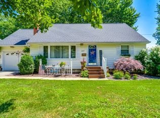 2207 Robinhood Dr, Wooster, OH