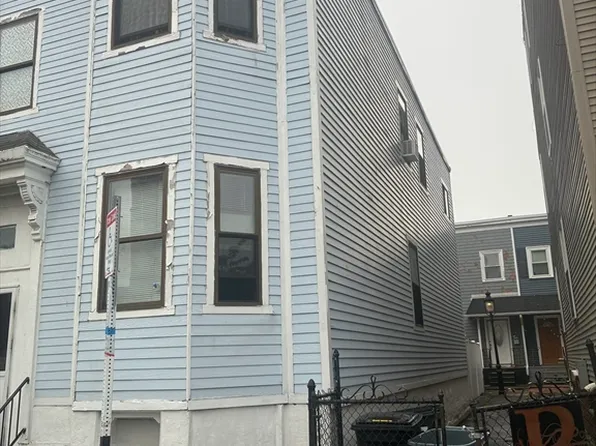 507 E 5th St, South Boston, MA 02127