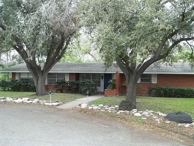 1st image of 621 Woodland Dr