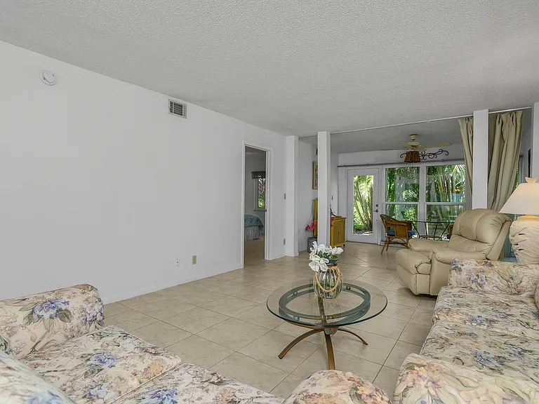190 Palm Dr #5-1 — Photo 7