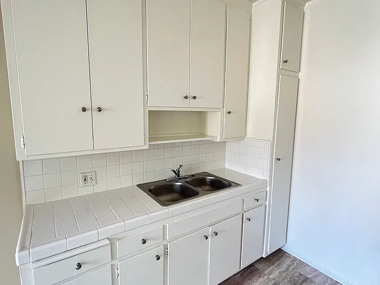 11746 Goshen Ave #7 — Photo 4