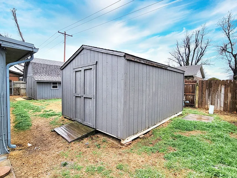 740 Royal Ln — Photo 20