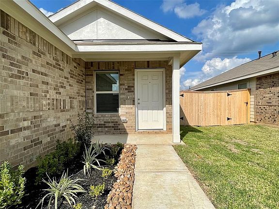 3rd image of 913 Gentle Moss Dr