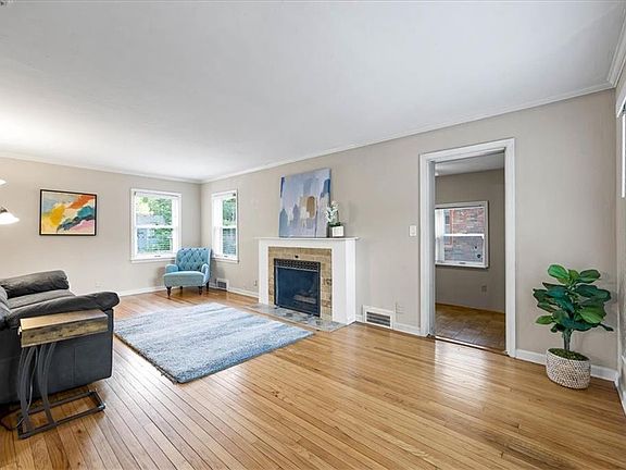 5th image of 636 E 74th St