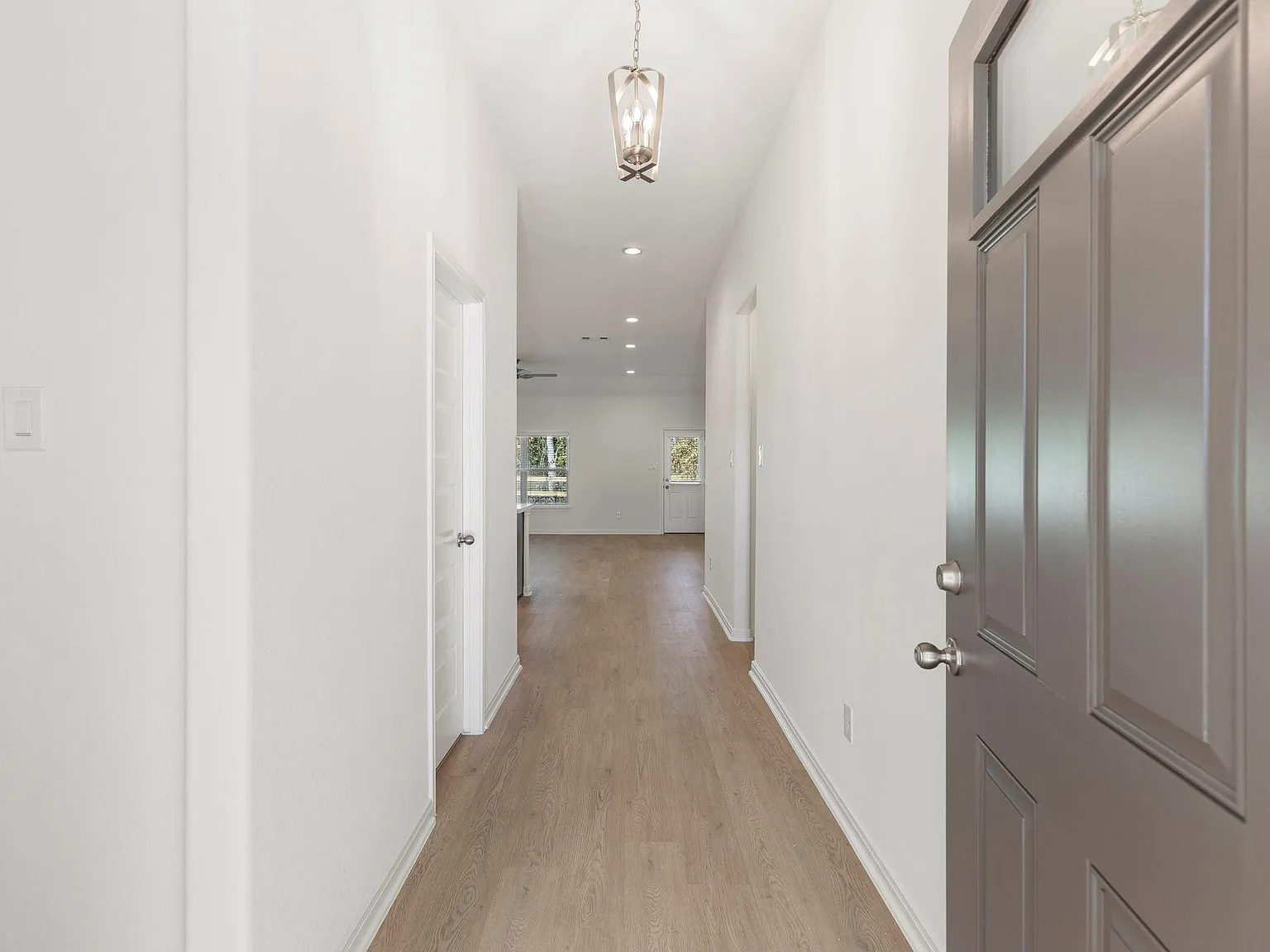 4 bed, 2.5 bath, 1837 sqft, $2,100 — Photo 3
