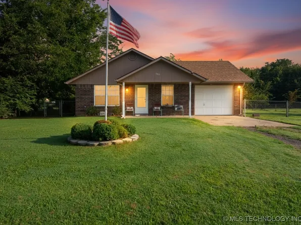 808 SW 8th St, Wagoner, OK 74467