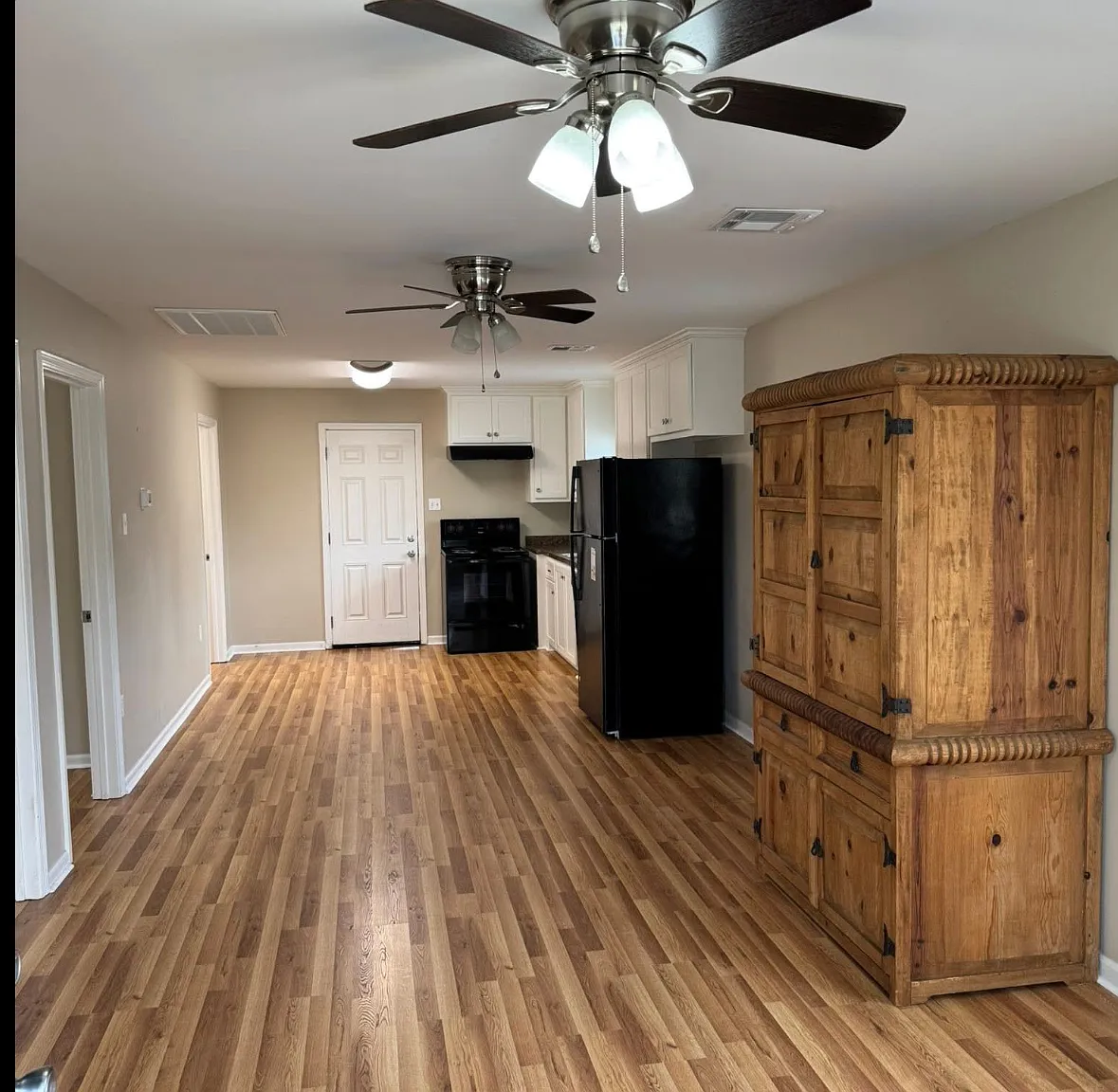 2 bed, $1,400 — Photo 3