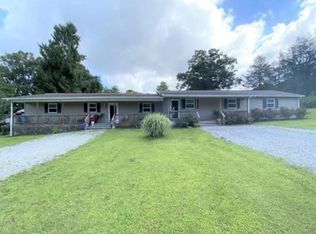 631 Hinton Rd, Shady Spring, WV 25918