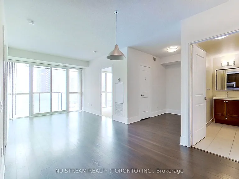 560 Front St W #829 — Photo 13