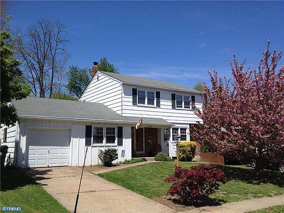 2nd image of 906 Causez Ave