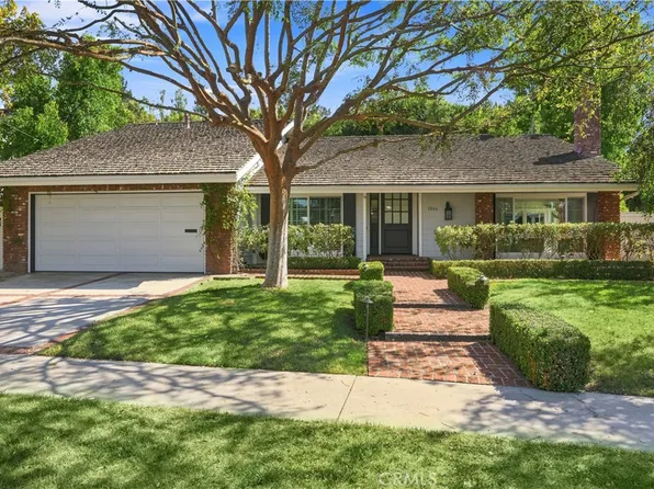 1844 Newport Hills Dr E, Newport Beach, CA 92660