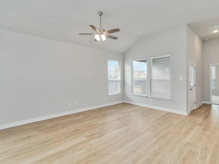 830 Staglin St #B — Photo 5