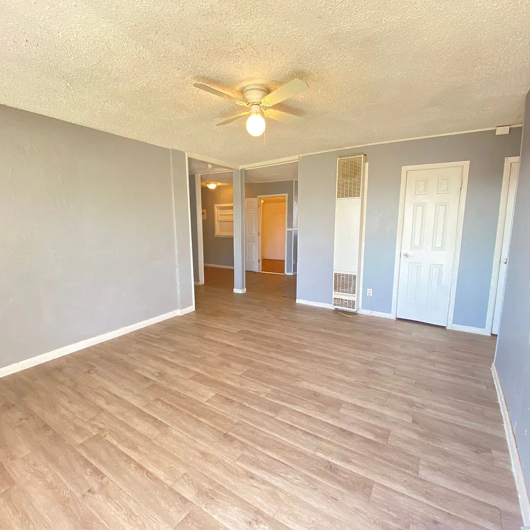 Handyman Special $0 First Month's Rent / "You Fix, You Save Big!! — Photo 4