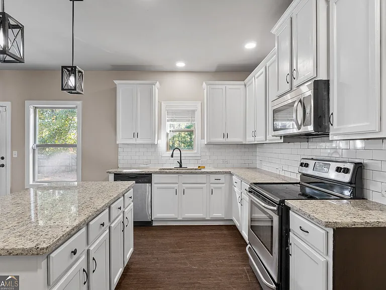 475 Louise Way — Photo 11
