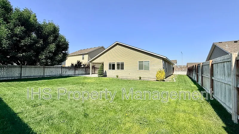 3 bed, 2.0 bath, 1600 sqft, $2,295 — Photo 3