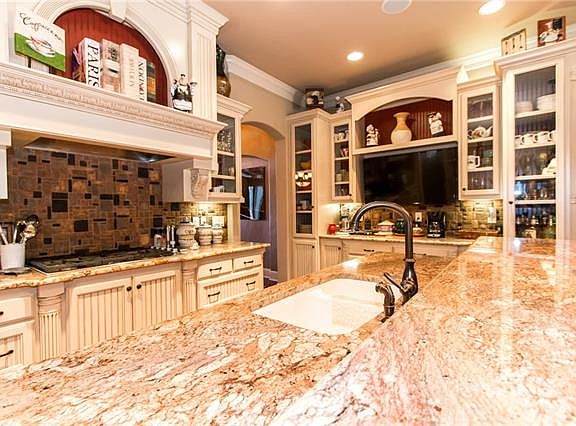 4th image of 421 Sterling Dr