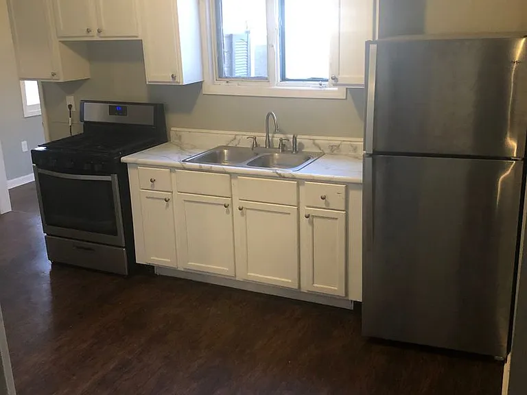 453 N Gentry St — Photo 3