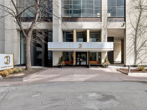 33 Harbour Sq #2208, Toronto, ON M5J 2G2