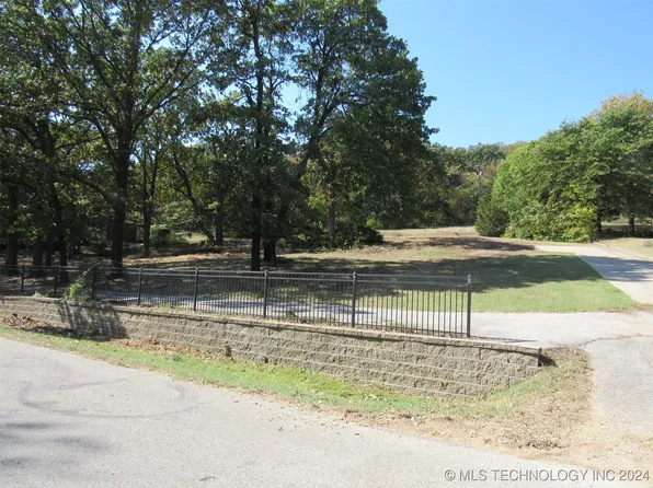 8002 S Louisville Ave, Tulsa, OK 74136