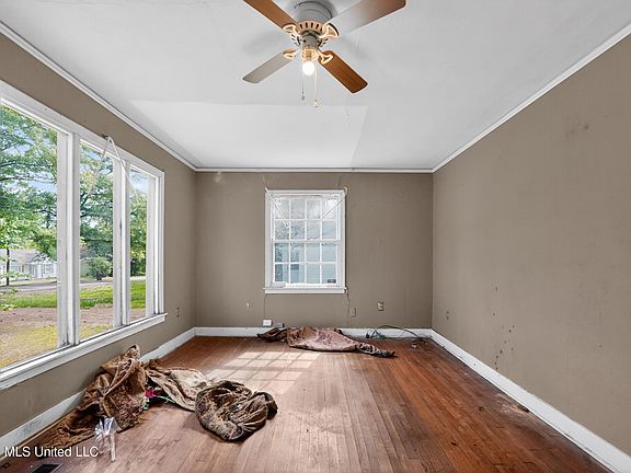 5th image of 603 Launcelot Rd