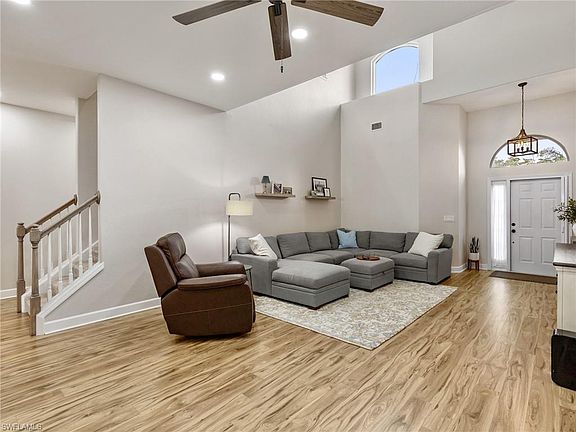 5th image of 13741 Collina CT