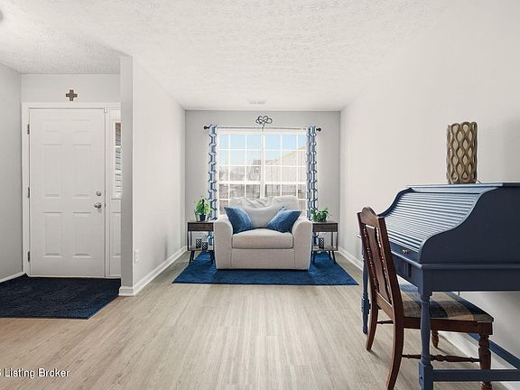 5th image of 210 Charlton Wynde Dr #5