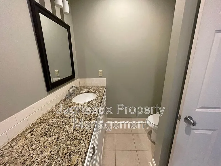 102 Hargrave Dr — Photo 14