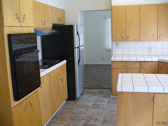 4th image of 909 Castro Ln