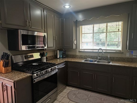 5th image of 3739 Honeysuckle Rd