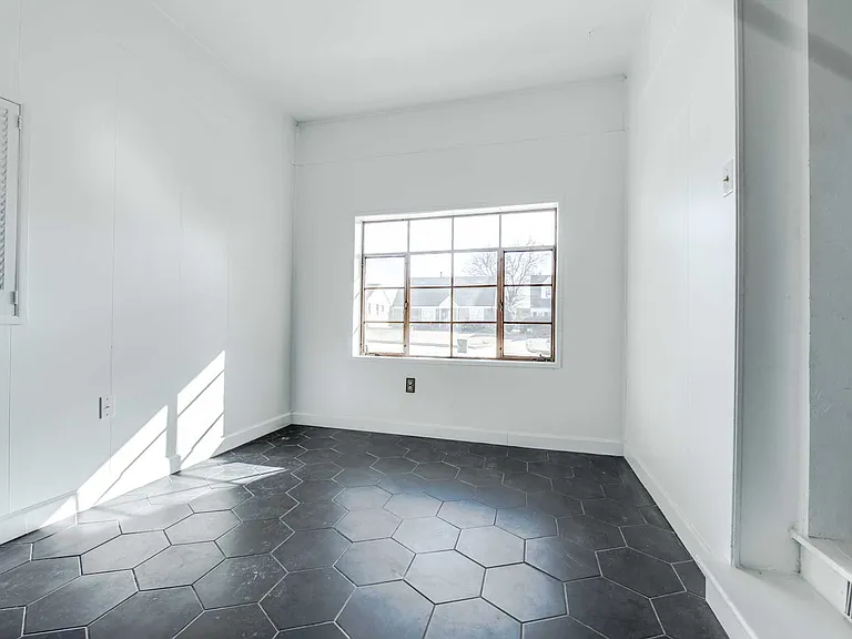 2321 NW 25th St — Photo 14