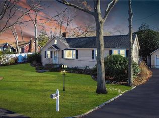 18 Baldwin Rd, Sound Beach, NY 11789