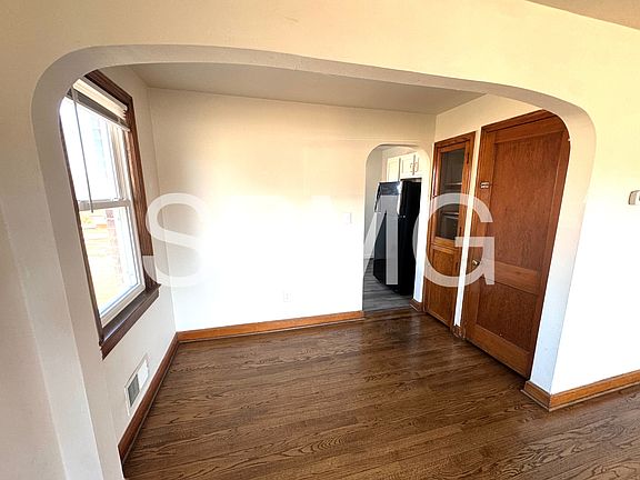 4th image of 2757 Meadowview Dr NW