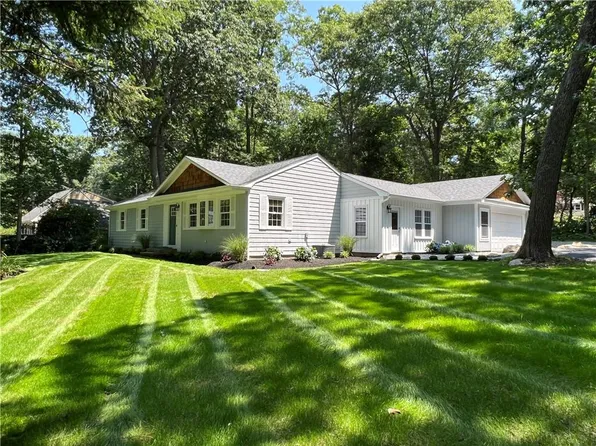 227 Oakwoods Dr, South Kingstown, RI 02879