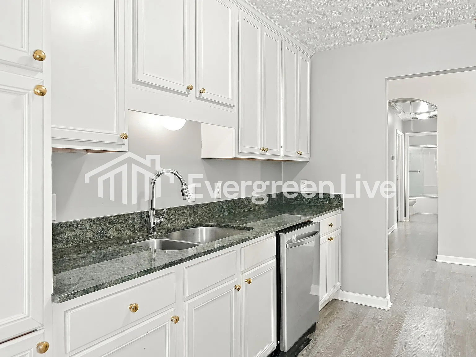 3 bed, 2.0 bath, 1468 sqft, $1,895 — Photo 4