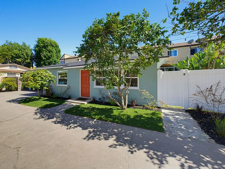 1929 Anaheim Ave — Photo 11