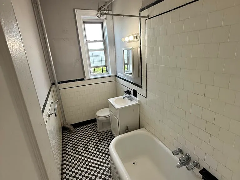 10916 Myrtle Ave #3E — Photo 8