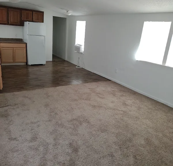 128 SE Guinevere Ct — Photo 14