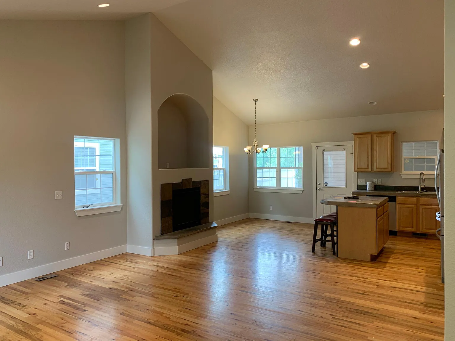 3 bed, 1511 sqft, $2,450 — Photo 3