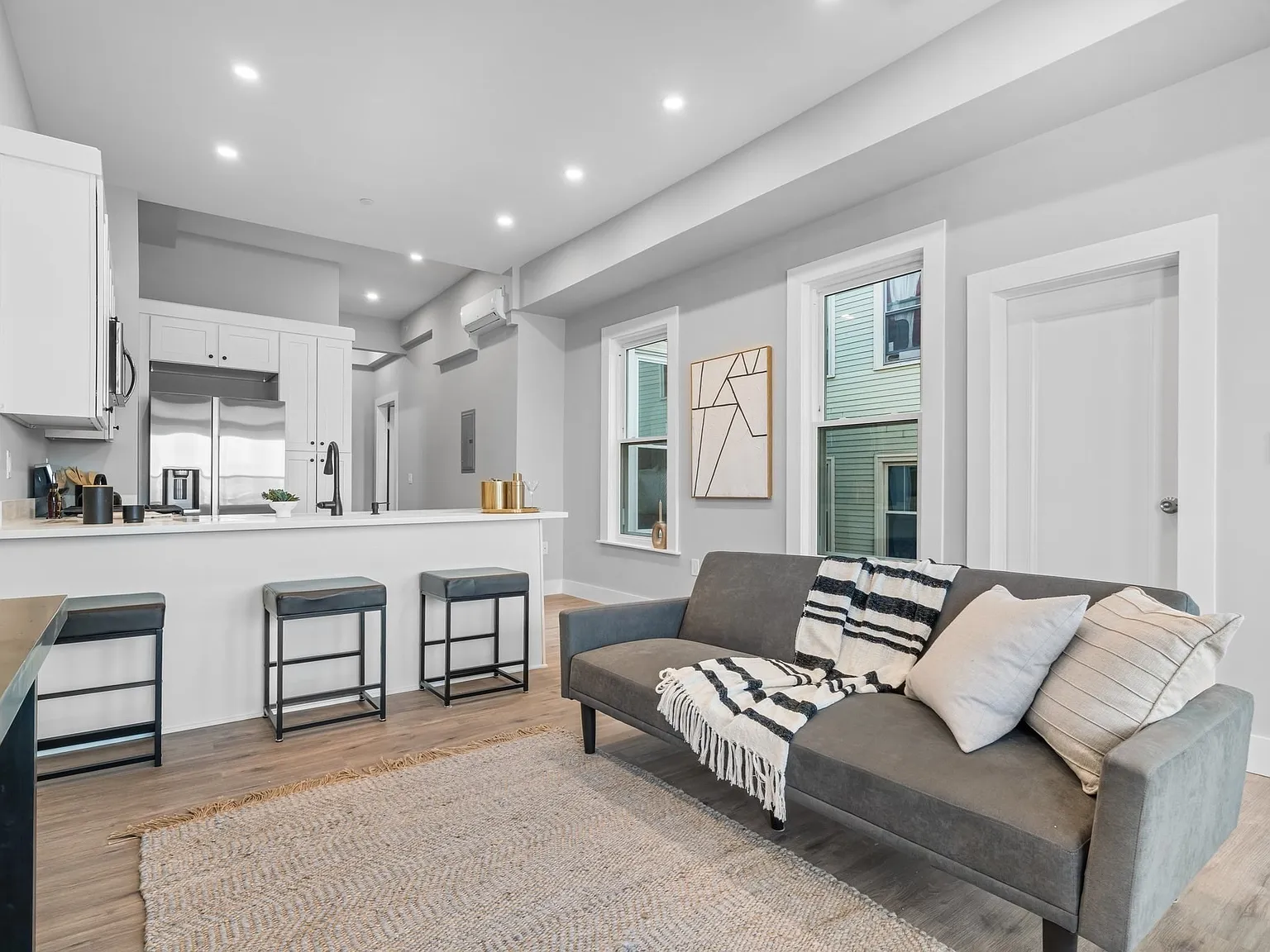 2 bed, 970 sqft, $3,200 — Photo 4