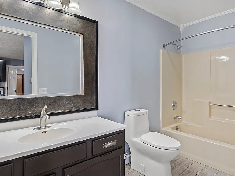 617 E Chestnut St — Photo 28