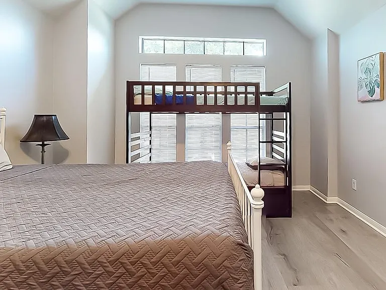 10815 Oak Bayou Ln — Photo 23