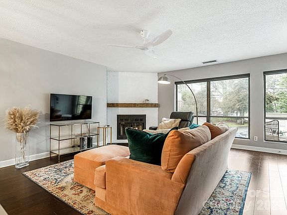 3rd image of 1612 Sharon Rd W APT 68