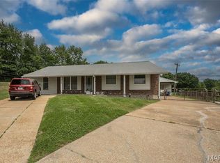 2998 Foxwood Dr, Maryland Heights, MO 63043