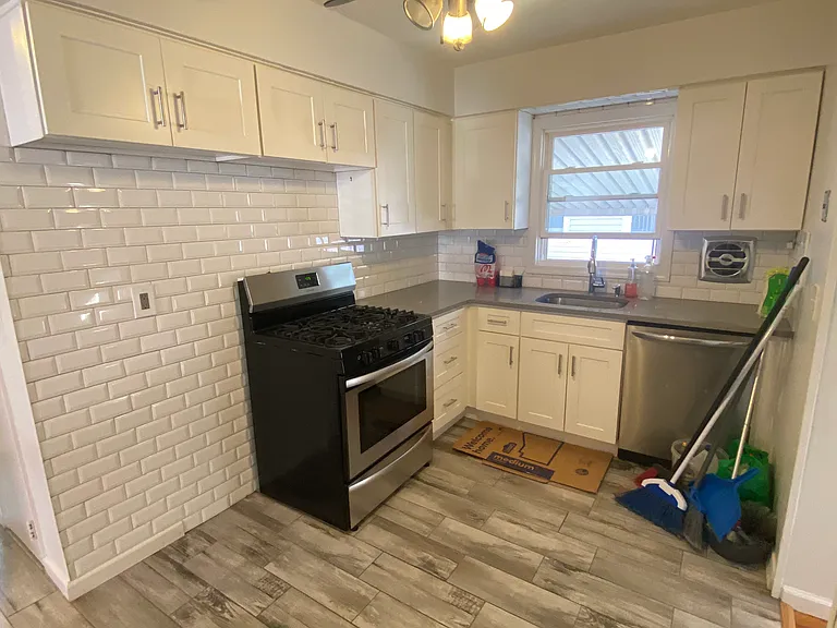 486 Ramona Ave — Photo 6