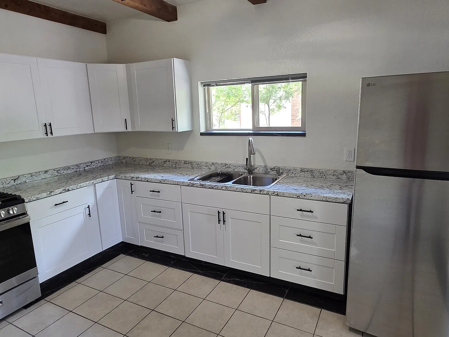 2 bed, 1176 sqft, $1,975 — Photo 2