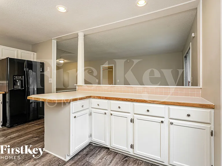 137 Carrisbrooke Ln — Photo 9