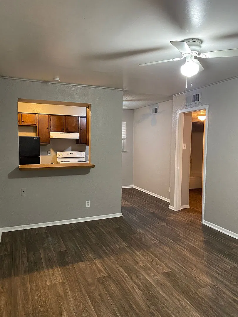 Spacious 1-Bedroom in Tobin Hill — Photo 3